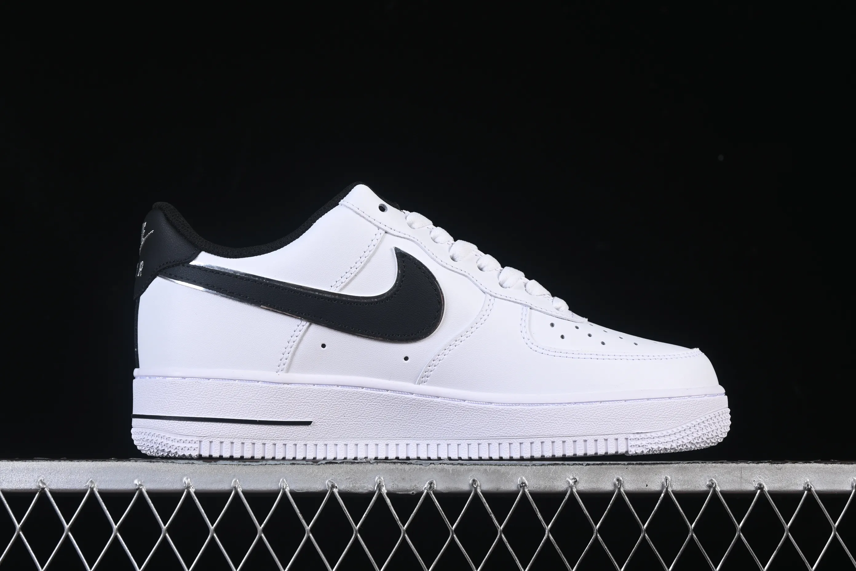All categories Nk Air Force 1 Air Force series Nk Air Force 1 Low Air Force low-top Nike Air Force 1'07 Low black and silver small hook Air Force 1 low-top casual sneakers ZH0316-109